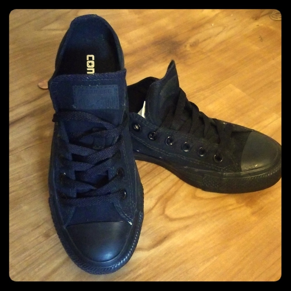 Converse black low cut